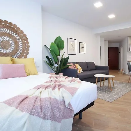 Moderno Estudio En *